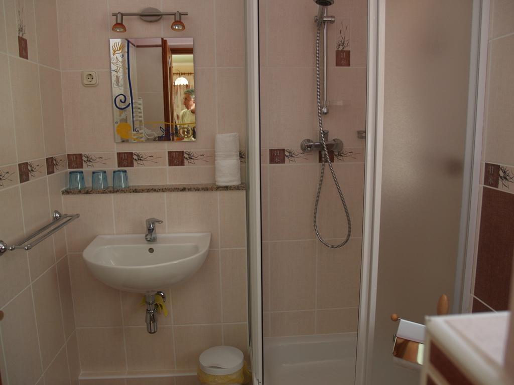 Bundi Vendeghaz Hotel Kehidakustany Ngoại thất bức ảnh